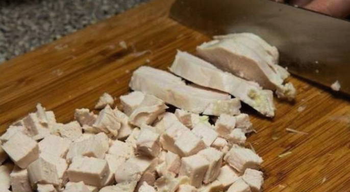 Салат «Мельник» с курицей и грибами