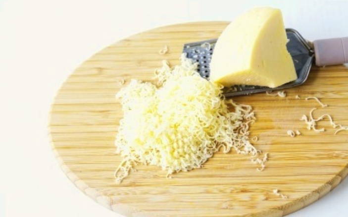 Салат «Любовница» со свеклой, изюмом и орехами Салат «Любовница» со свеклой, изюмом и орехами