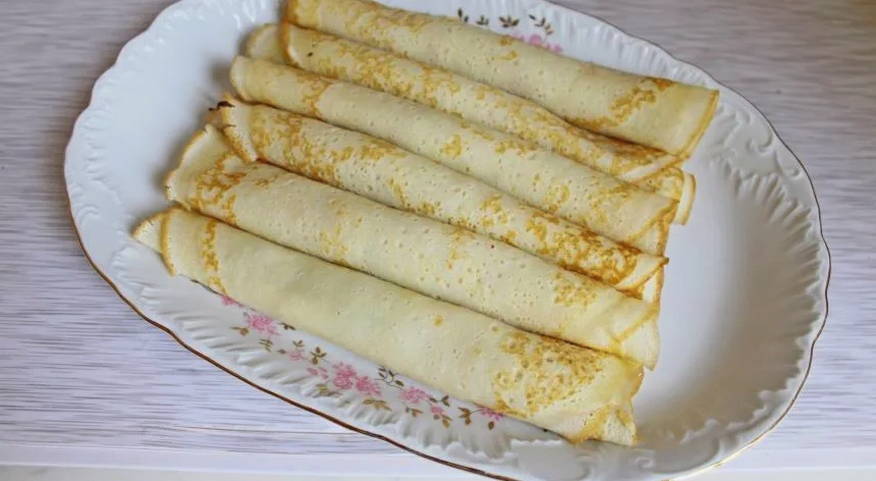 Торт из блинов с вишней и сметанным кремом