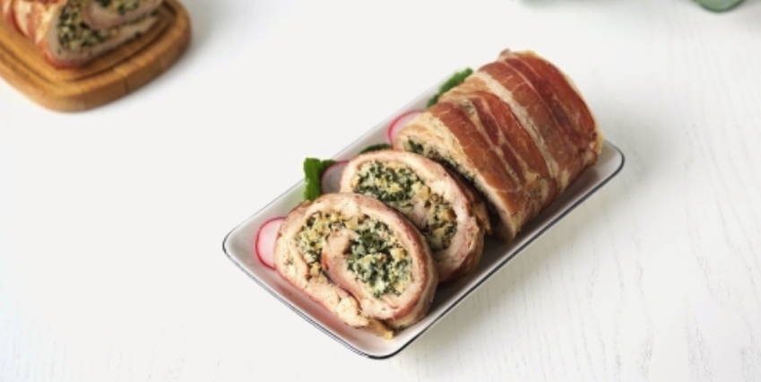 Куриный рулет с беконом и сыром