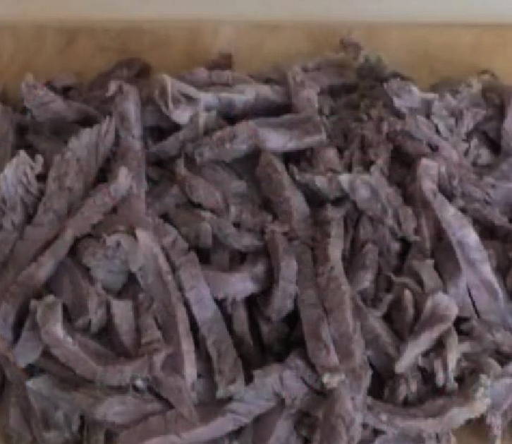Салат «Мужские слезы» с говядиной и маринованным луком