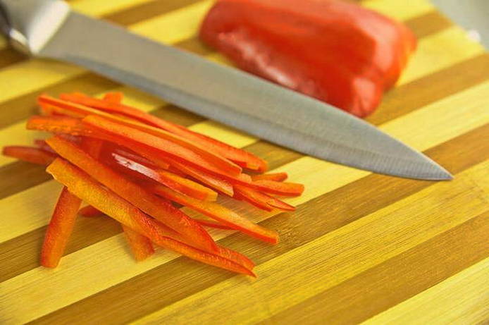 Салат «Коктейль» с ветчиной, огурцами, сыром и яйцом Салат «Коктейль» с ветчиной, огурцами, сыром и яйцом
