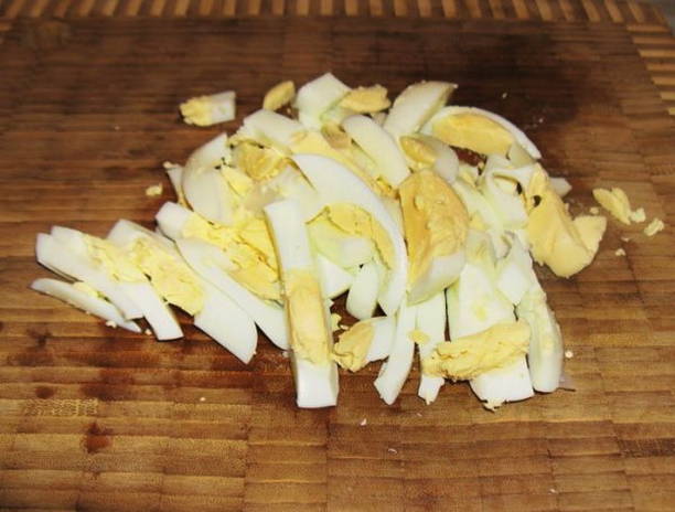 Салат «Коктейль» с ветчиной, огурцами, сыром и яйцом Салат «Коктейль» с ветчиной, огурцами, сыром и яйцом