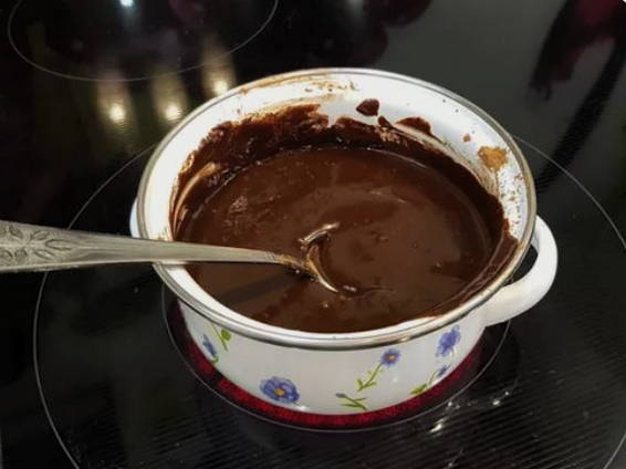 Торт «Сникерс» с вареной сгущенкой и арахисом