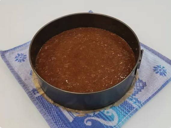 Торт «Сникерс» с вареной сгущенкой и арахисом