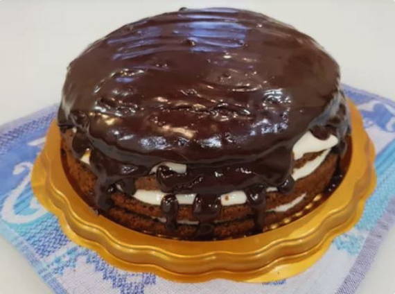 Торт «Сникерс» с вареной сгущенкой и арахисом