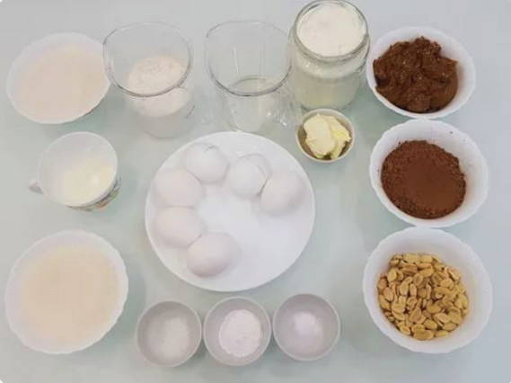 Торт «Сникерс» с вареной сгущенкой и арахисом