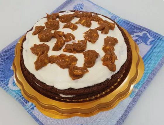 Торт «Сникерс» с вареной сгущенкой и арахисом