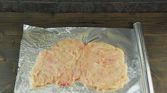 Куриный рулет с грибами и сыром