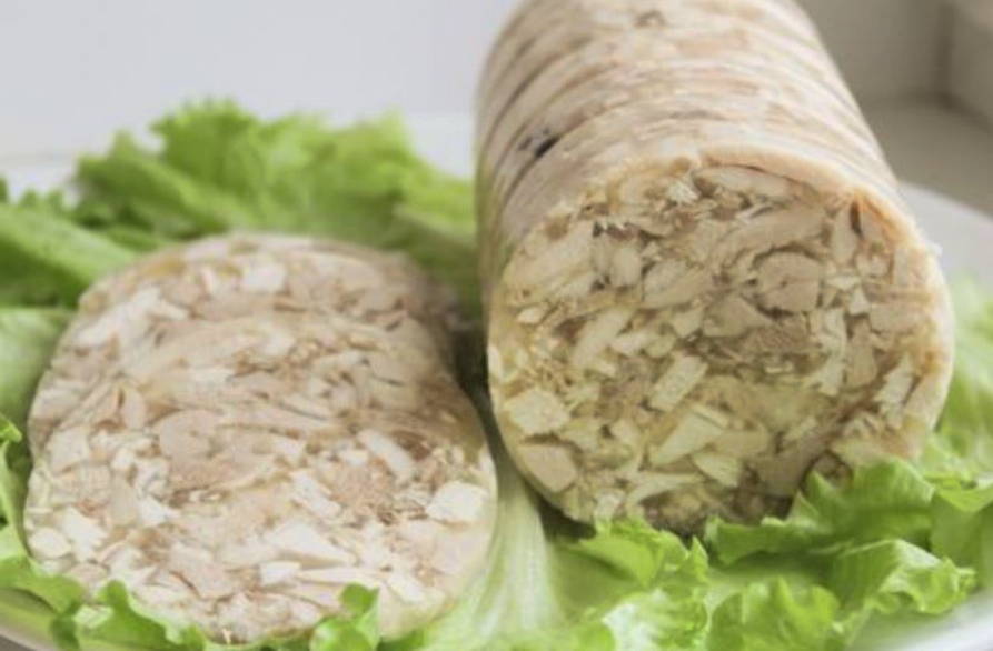 Куриный рулет в бутылке с желатином