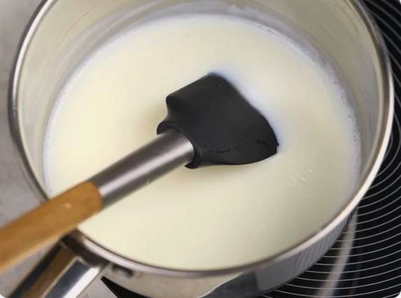 Муссовый торт с малиной