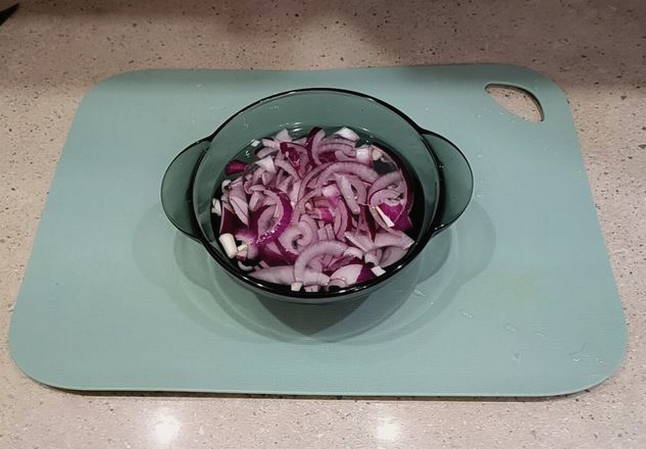 Салат «Мужские грезы» с курицей и ананасами