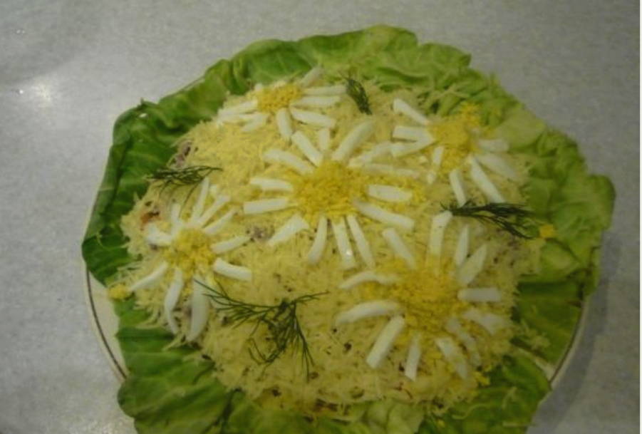 Салат «Ромашка» с корейской морковью