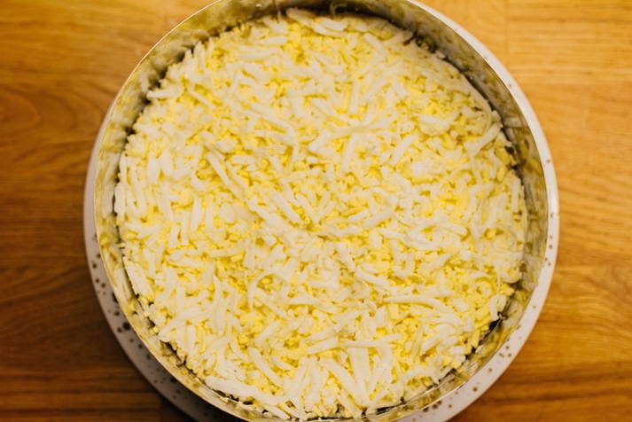 Салат с вареной грудкой и корейской морковью
