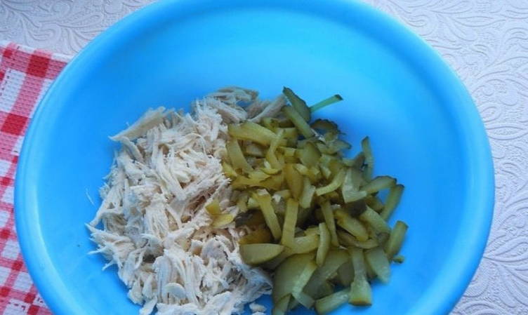 Салат «Рыжик» с курицей и корейской морковью