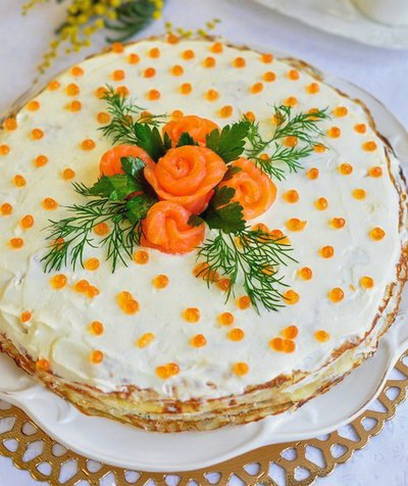 Блинный торт с красной рыбой и творожным сыром