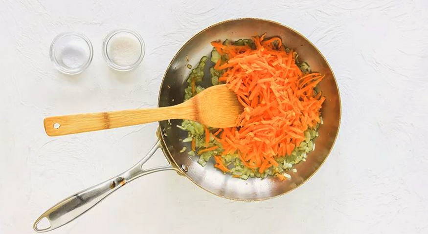 Салат с вареной грудкой и грибами