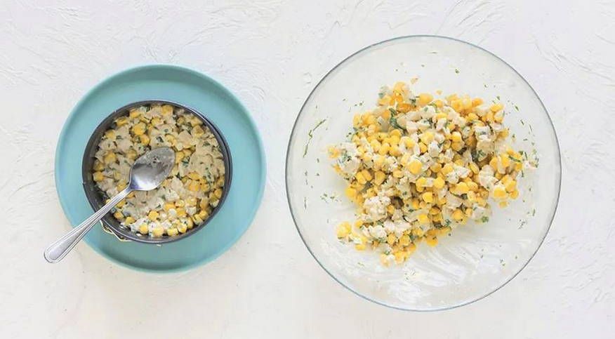 Салат с вареной грудкой и грибами
