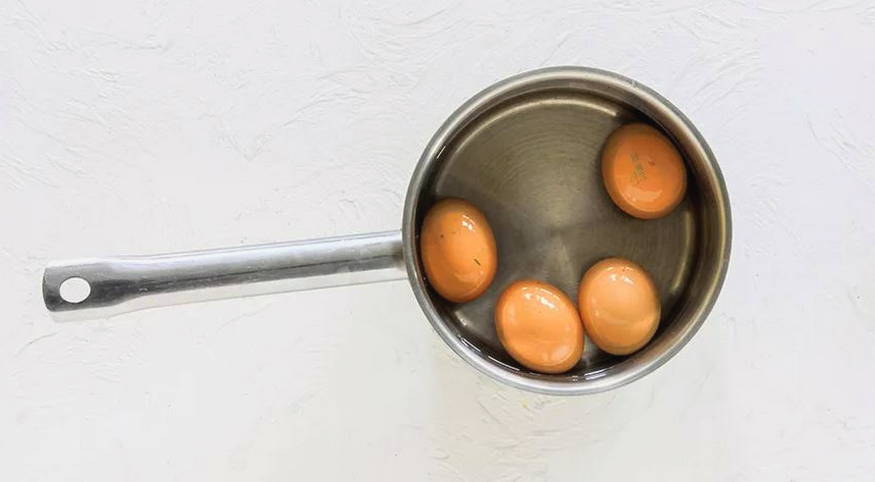 Салат с вареной грудкой и грибами