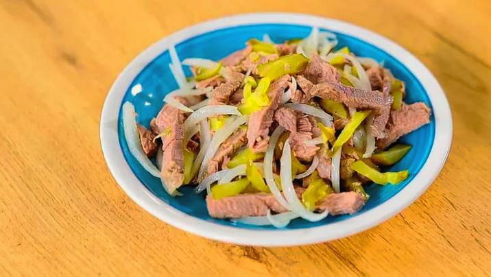 Салат с вареной говядиной
