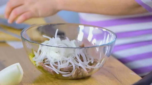 Салат с вареной говядиной
