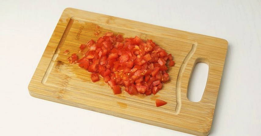 Салат с булгуром, помидорами и зеленью