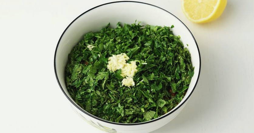 Салат с булгуром, помидорами и зеленью