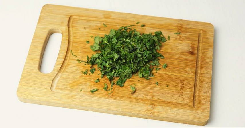 Салат с булгуром, помидорами и зеленью
