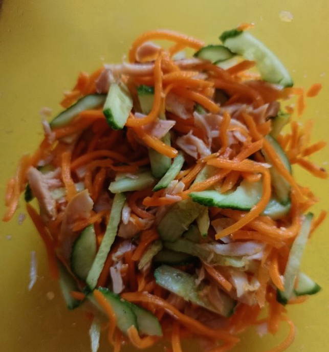 Салат «Рыжик» с корейской морковью и копченой курицей