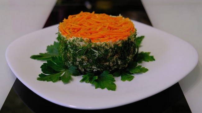 Салат «Рыжик» с курицей и грибами