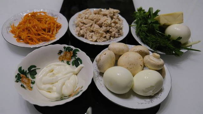 Салат «Рыжик» с курицей и грибами