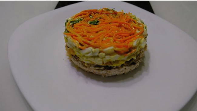 Салат «Рыжик» с курицей и грибами