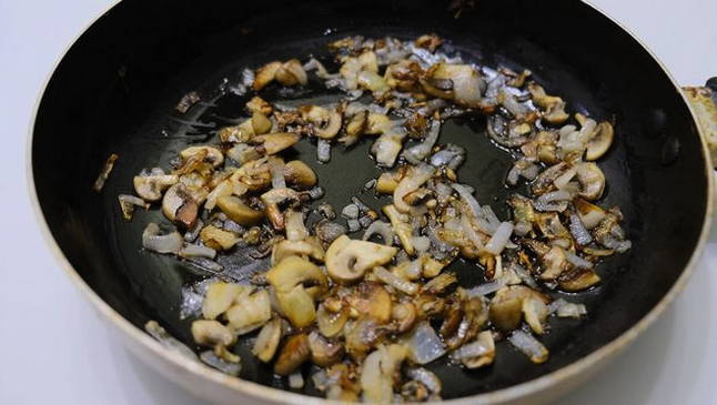 Салат «Рыжик» с курицей и грибами