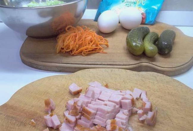 Салат с ветчиной и пекинской капустой