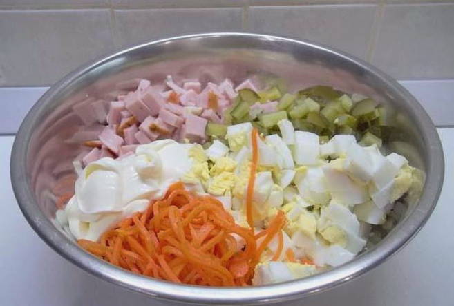 Салат с ветчиной и пекинской капустой
