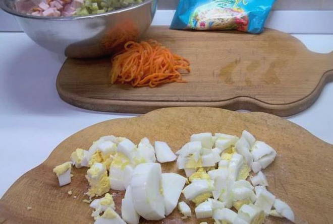 Салат с ветчиной и пекинской капустой