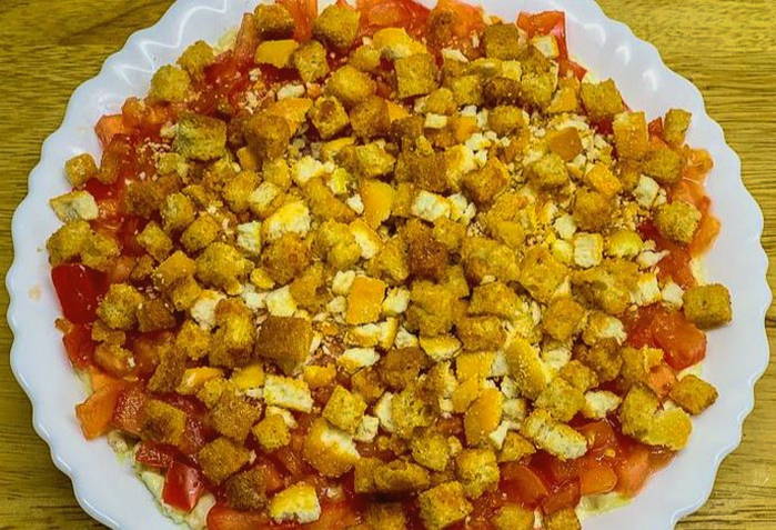Салат с вареной курицей и пекинской капустой