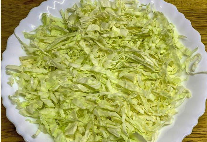 Салат с вареной курицей и пекинской капустой