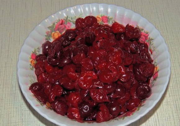 Торт «Монастырская изба» с вишней и сметанным кремом