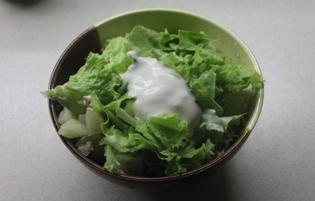 Салат с вареной курицей без майонеза