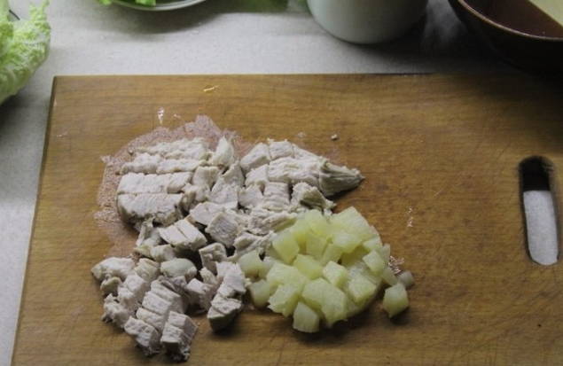 Салат с вареной курицей без майонеза