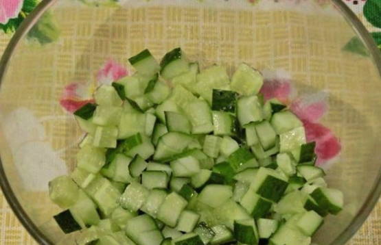 Салат с вареной куриной грудкой и свежим огурцом