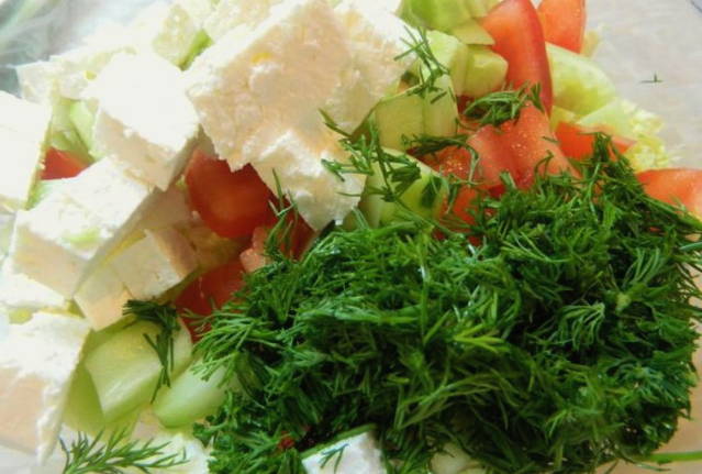 Салат с брынзой и пекинской капустой