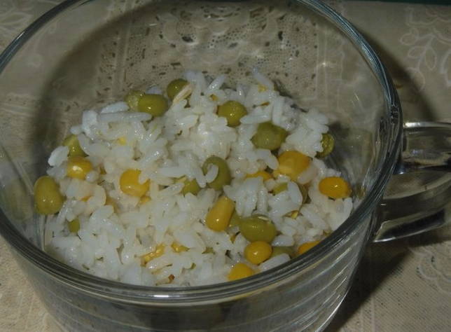Салат с брынзой и крабовыми палочками