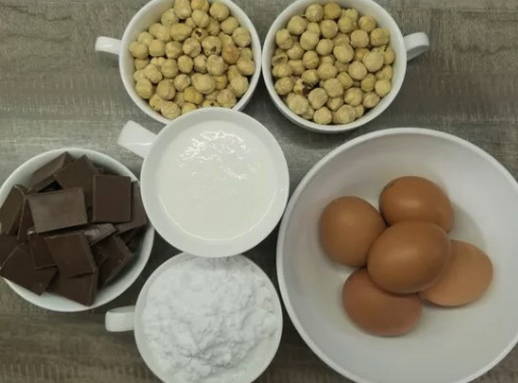 Торт «Королевский» с безе и орехами