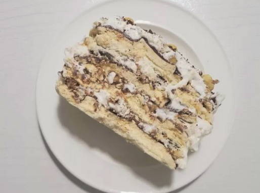 Торт «Королевский» с безе и орехами