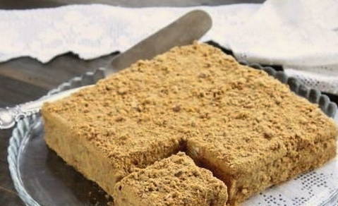 Торт из печенья и сметаны с сахаром