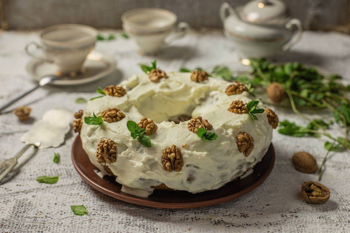 Морковный торт с грецкими орехами