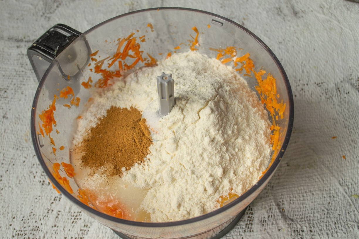 Морковный торт с грецкими орехами