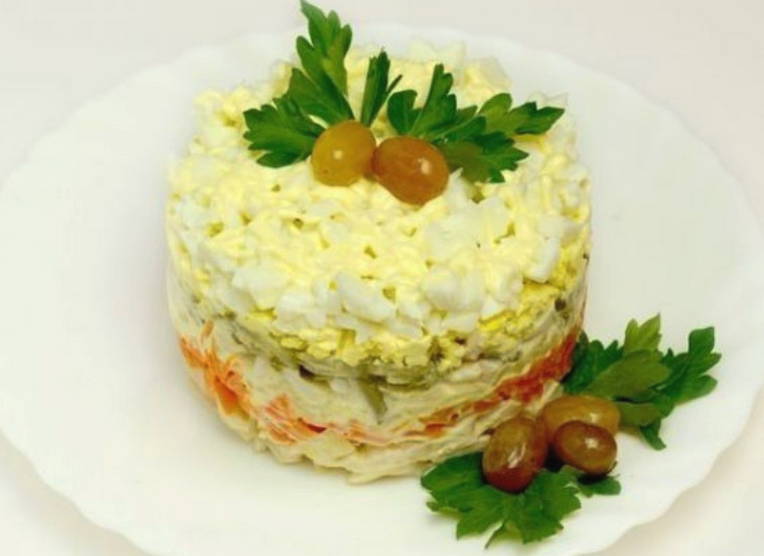 Салат с вареным кальмаром